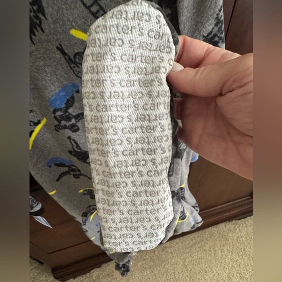 Carter’s Footed Fuzzy Pajamas in Skateboard Print Size 6, NWT - Picture 7 of 8